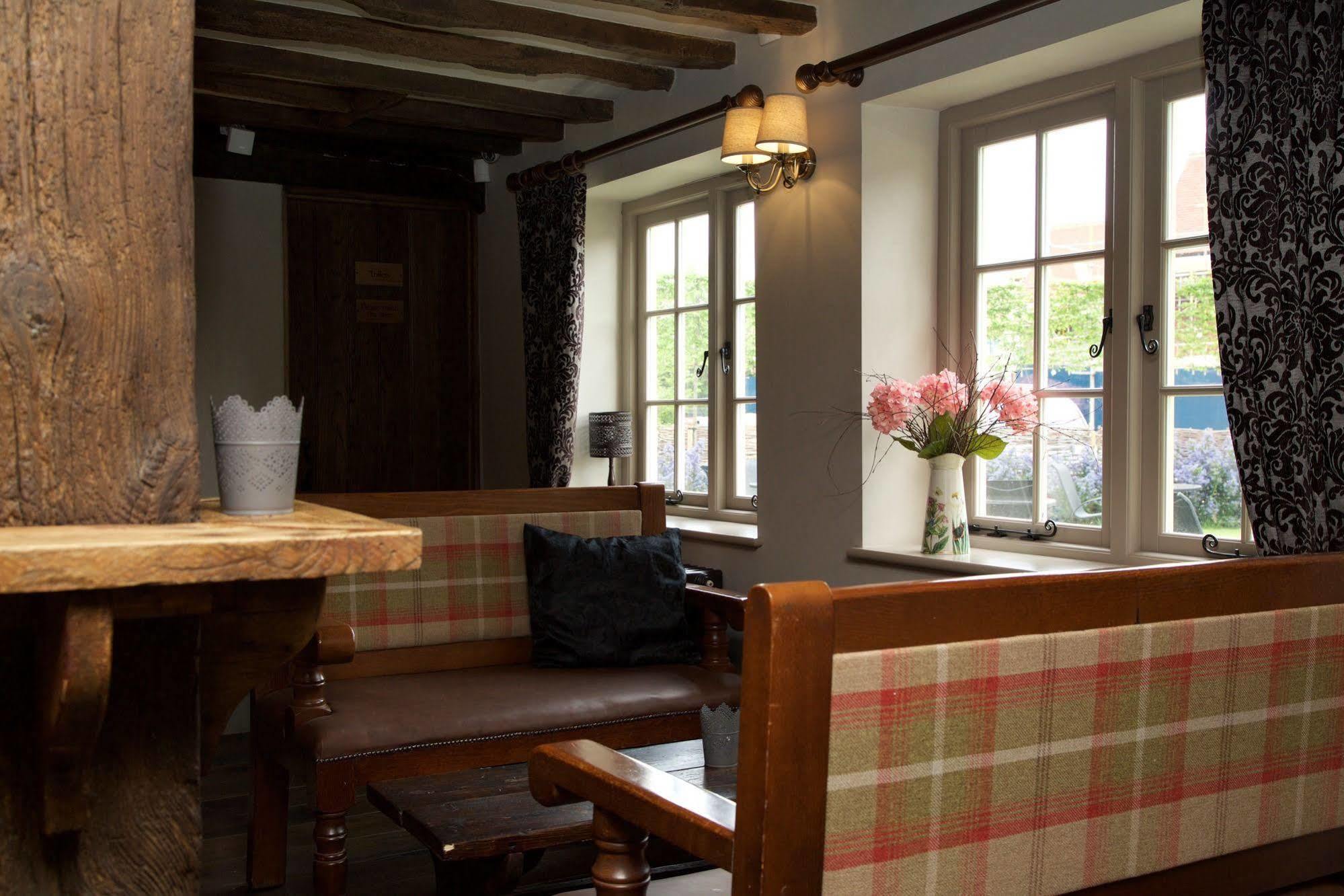 The Harvard Inn 스톡 외부 사진